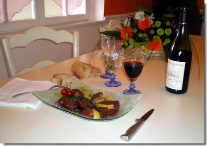 Civet de poires accompagné d'un beaujolais 2006.