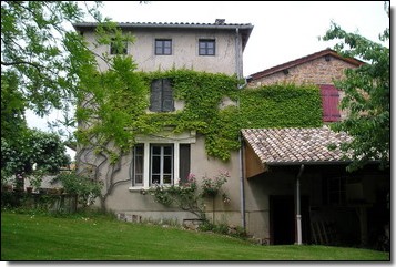 Vue des bâtiments du Domaine de la Combe Morguière.